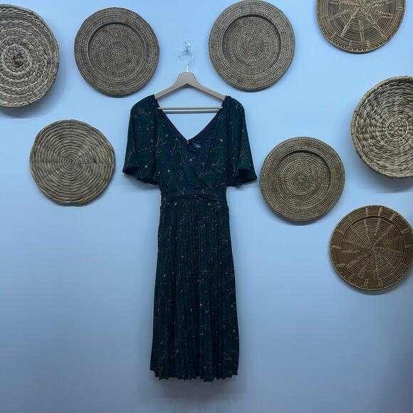 Modcloth Green Purple Flower Floral V-Neck Short Sleeve Tie Pleated Dress 4 - Picture 2 of 9